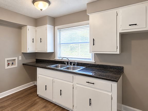 3rd image of 2066 Benton St