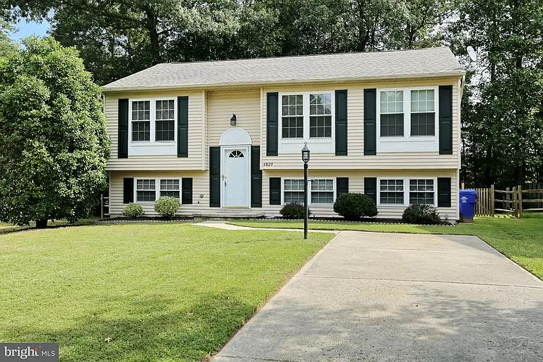 6829 Raccoon Ct photo 1