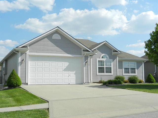1st image of 1105 NW Persimmon Dr