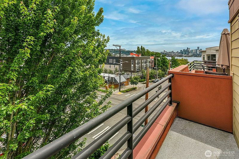 2nd image of 3401 Wallingford Avenue N #401