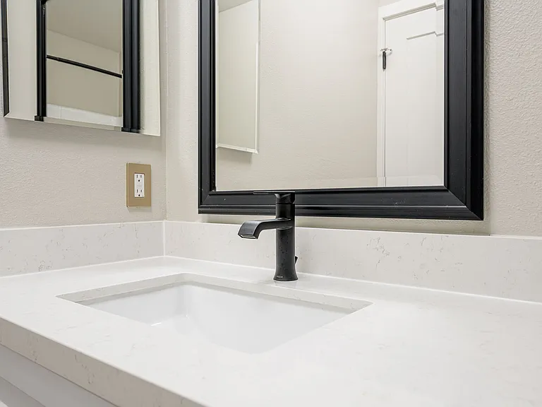535 N Hobart Blvd — Photo 9