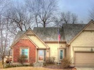 4016 NE Woodridge Dr, Lees Summit, MO 64064