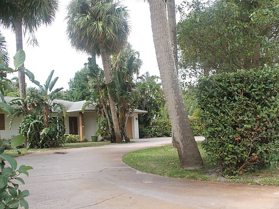 4th image of 1084 SE Saint Lucie Blvd