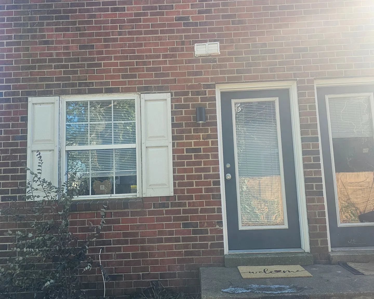 LIV Lakeview — Photo 4