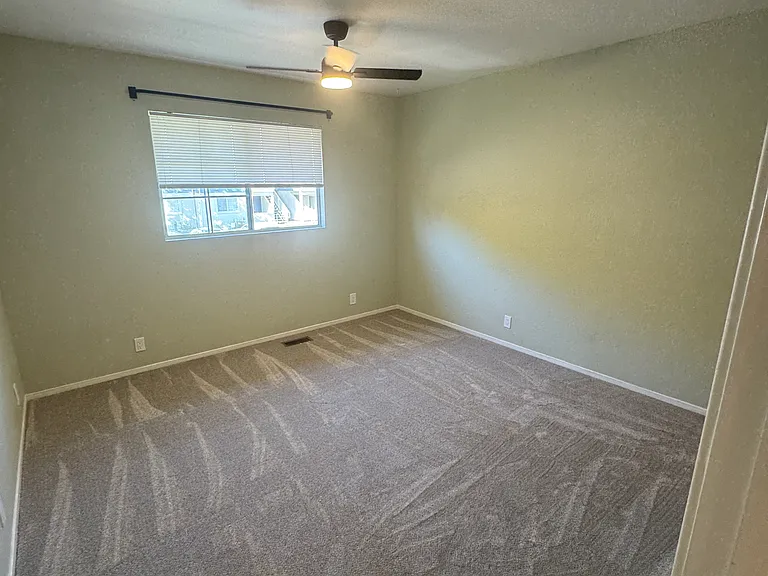 1043 Southwood Dr #J — Photo 34