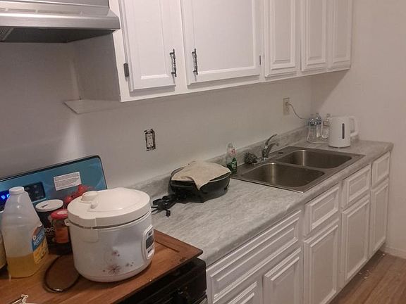 4th image of 2502 W Franklin St