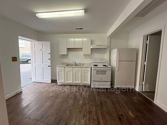 3rd image of 126 Alexander St APT B