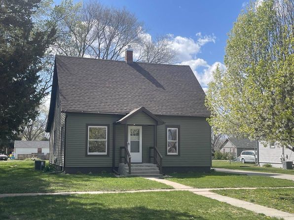 521 N 9th St, Loup City, NE 68853