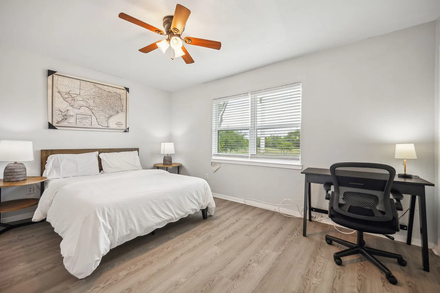 1 bed, 1.0 bath, 678 sqft, $2,341 — Photo 3