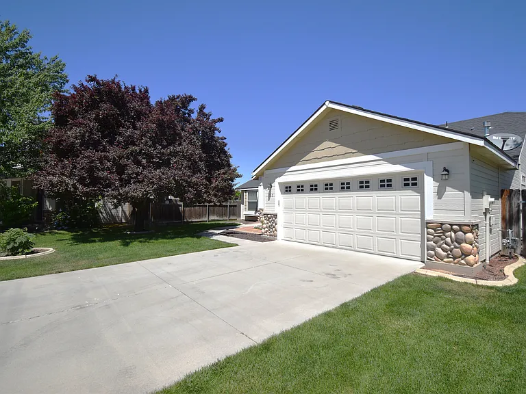310 E Ironstone Ct — Photo 3