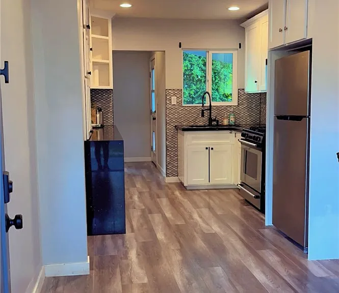 5779 Enfield Ave — Photo 28