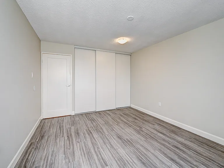 294 Talbot St — Photo 16