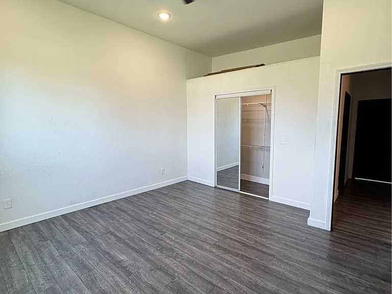 2409 S Willard Ave — Photo 6