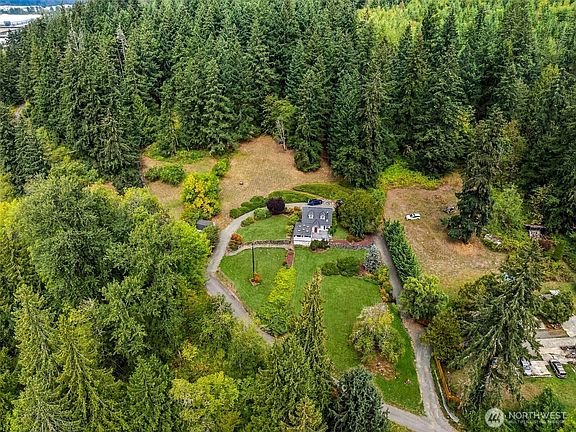 2nd image of 2617 Cottage Road E
