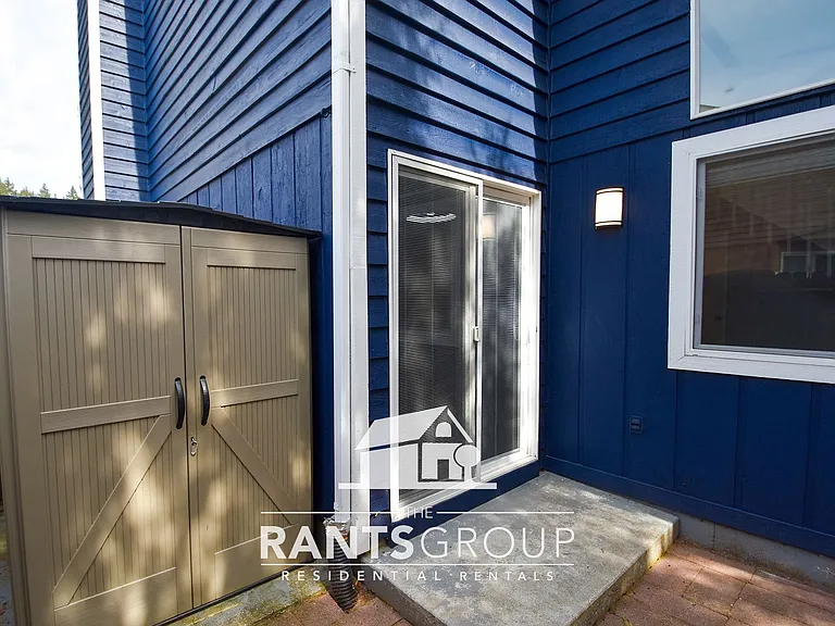 660 Malibu Dr SE — Photo 4