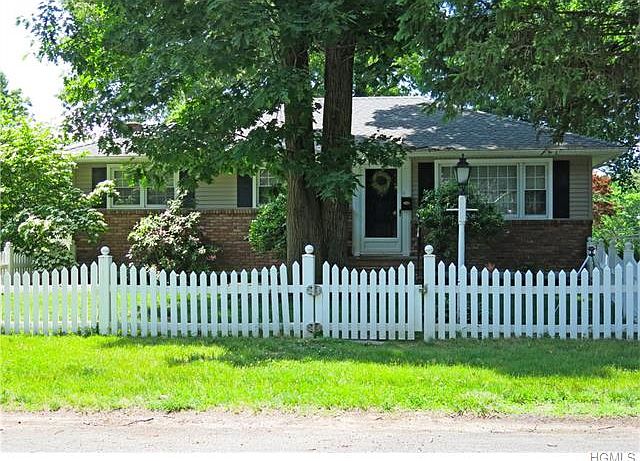 1st image of 3 Willow Dr
