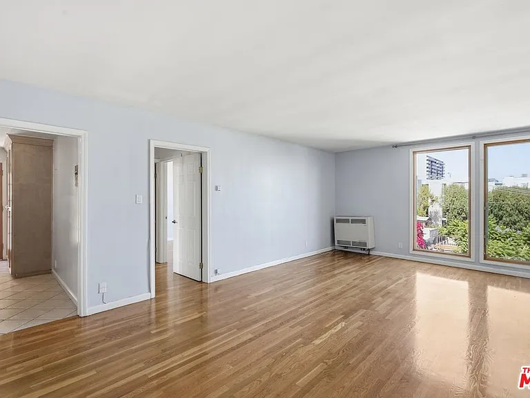 1155 N Clark St #1 — Photo 2