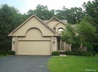 6748 Oyster Cv, West Bloomfield, MI 48323