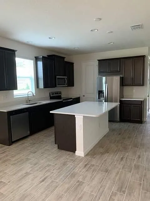 3 bed, 2032 sqft, $2,600 — Photo 4