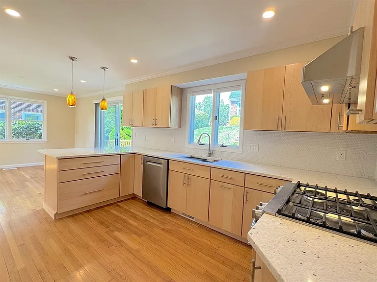 298 Adams St #- — Photo 5