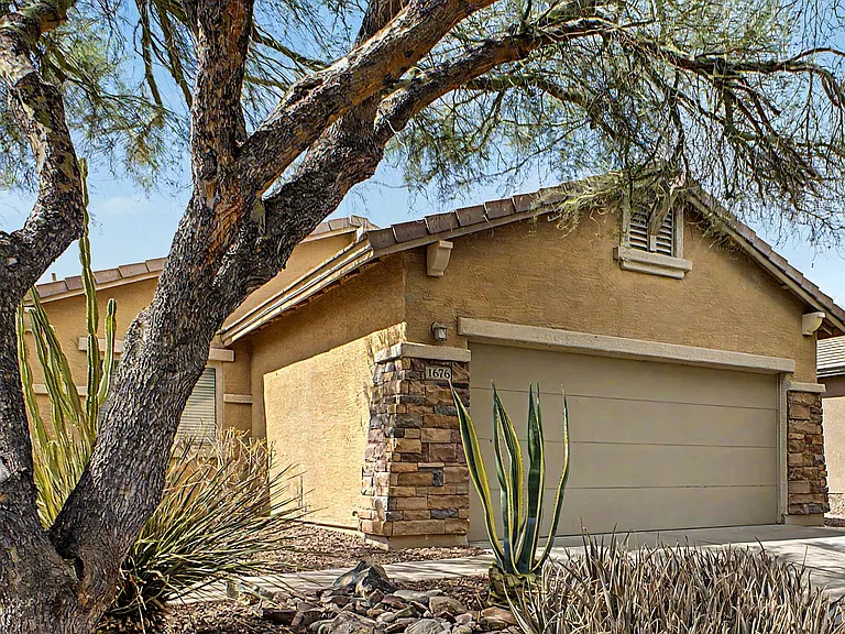 1676 W Morse Dr — Photo 4