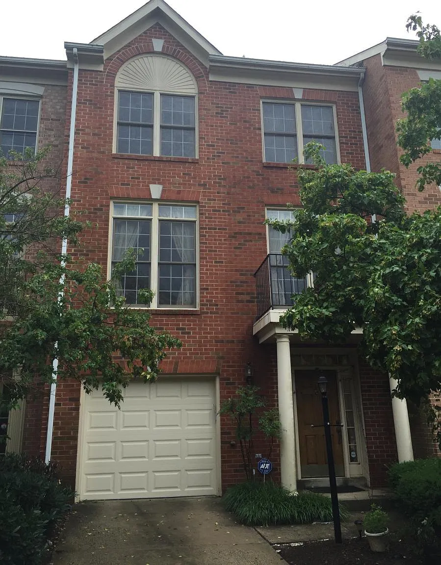 3 bed, 2.5 bath, 2400 sqft, $3,500 — Photo 1