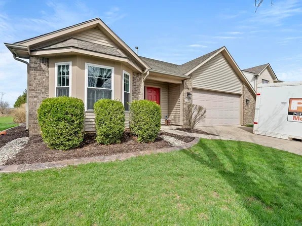1046 Autumn Ridge Ln, Fort Wayne, IN 46804