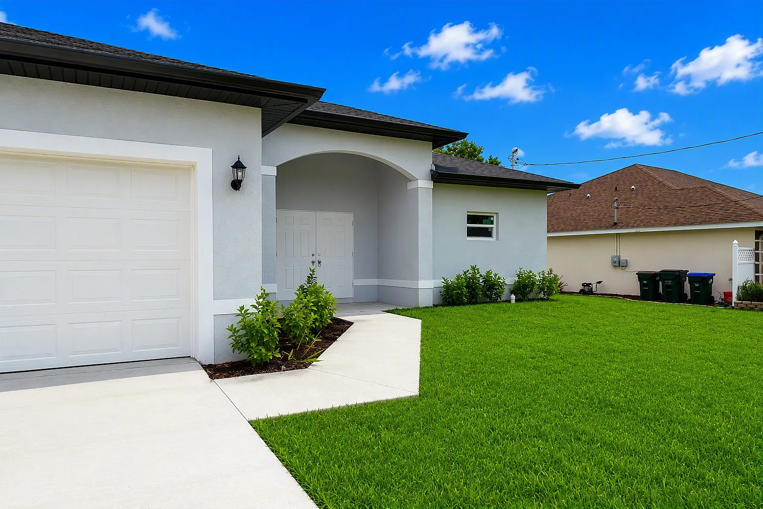 3 bed, 1600 sqft, $2,050 — Photo 3