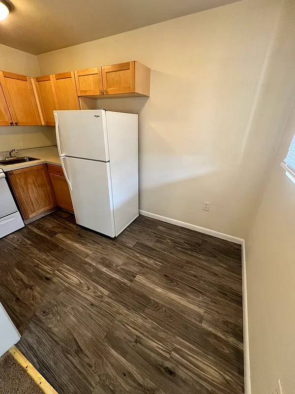 2 bed, 1.0 bath, $995 — Photo 2