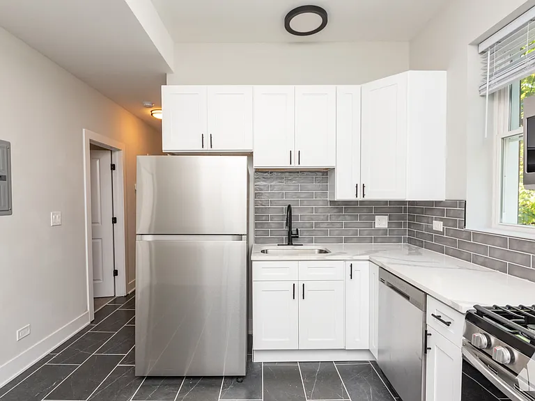 2658 W Cortez St #3 — Photo 6