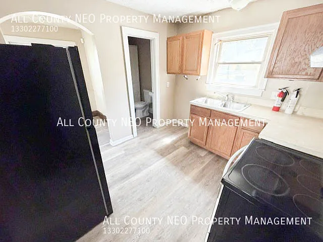 321 Grace Ave — Photo 5