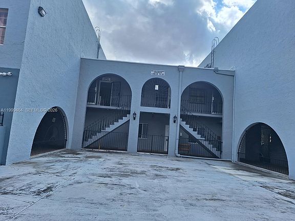 2nd image of 1300 W 53rd St APT 19