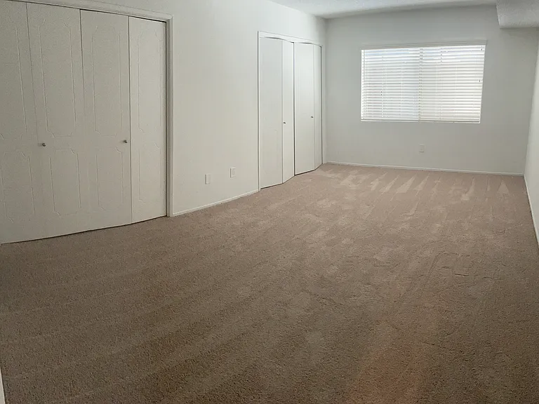 California Euclid Apartments — Photo 11