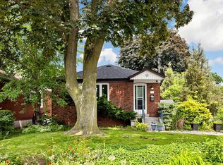1 Helsby Cres, Toronto, ON M8W 4V7