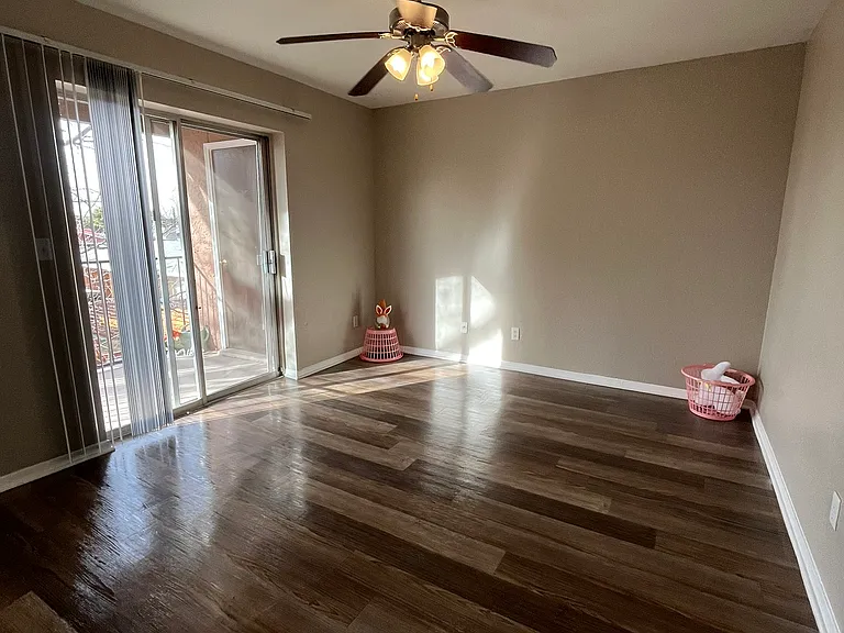 Sand Pebble Apartments — Photo 31