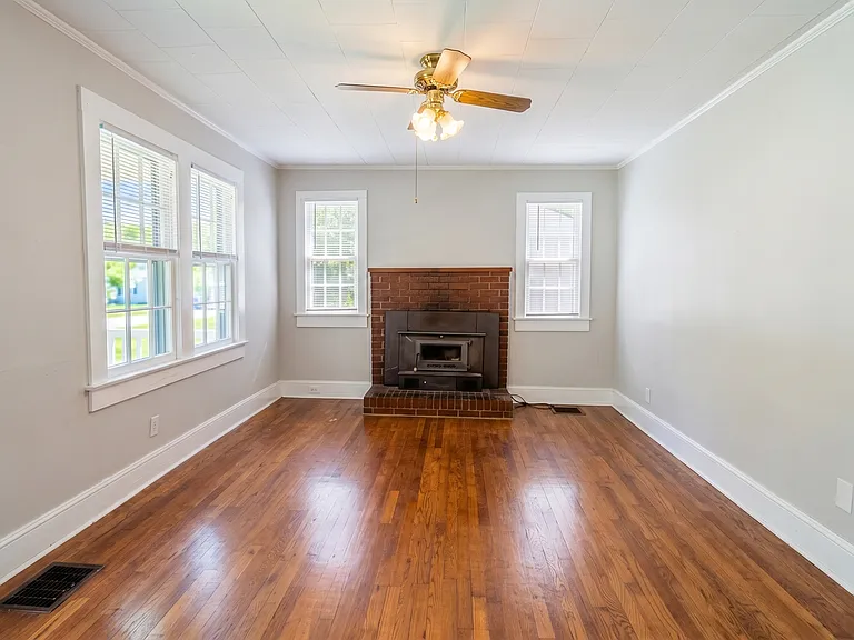 1646 Berkley St SW — Photo 10