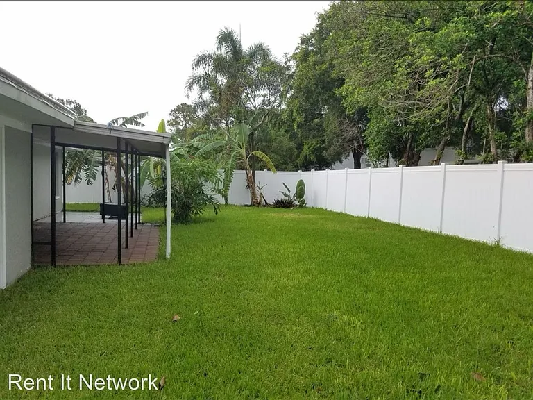 2205 Cypress Point Dr E — Photo 21