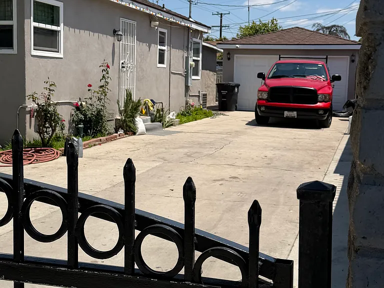 12808 S Butler Ave — Photo 2