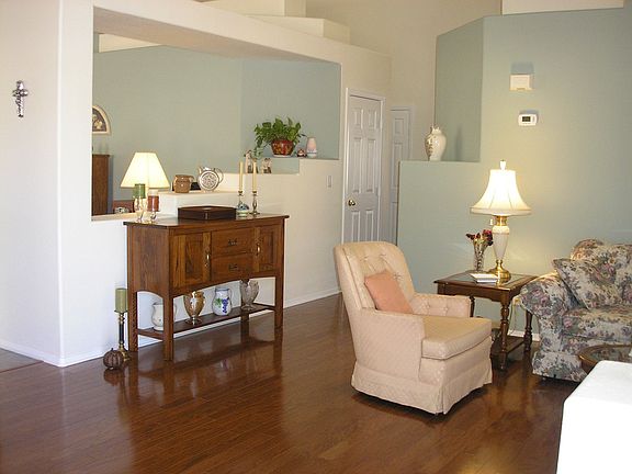 Living room w/ wood flooring