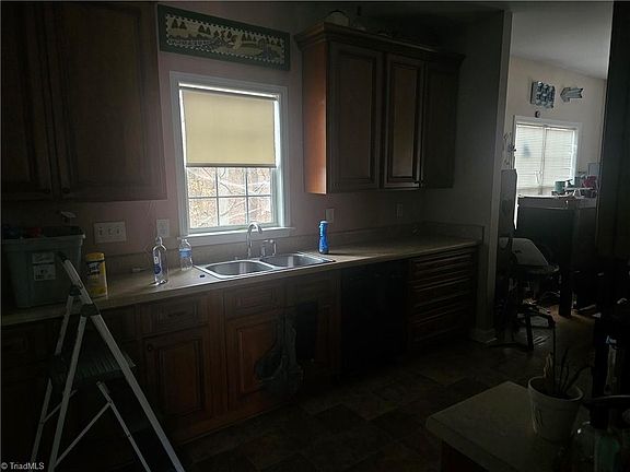 3rd image of 2548 Strawberry Ln
