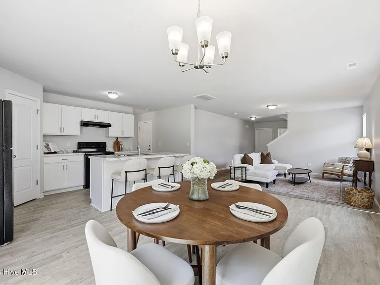 821 Conductor Ct — Photo 9