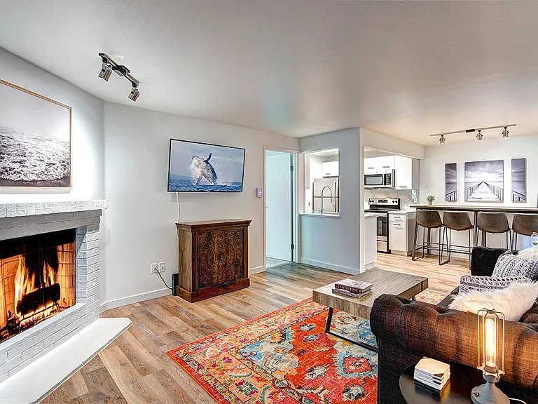 Woodlake Apartments — Photo 44