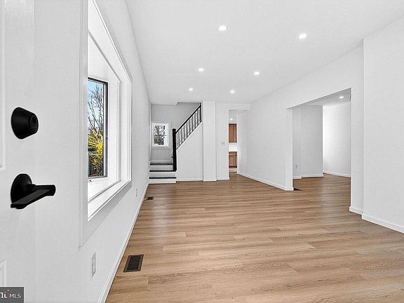 4th image of 134 Grand Ave