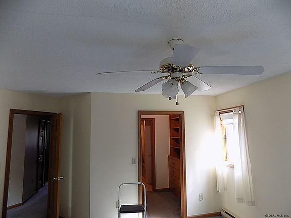 3rd image of 132 Notre Dame St
