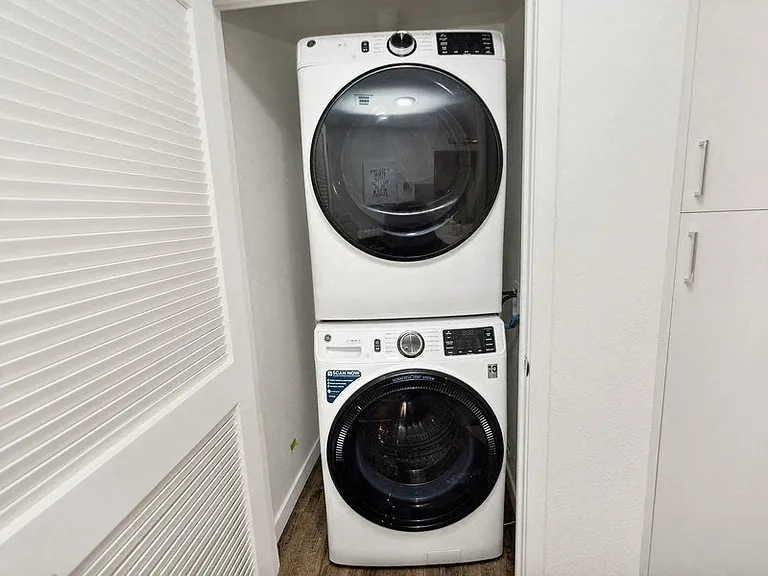 Washer and Dryer at BRIX325