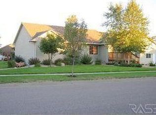 1404 S Fernwood Ave, Brandon, SD 57005