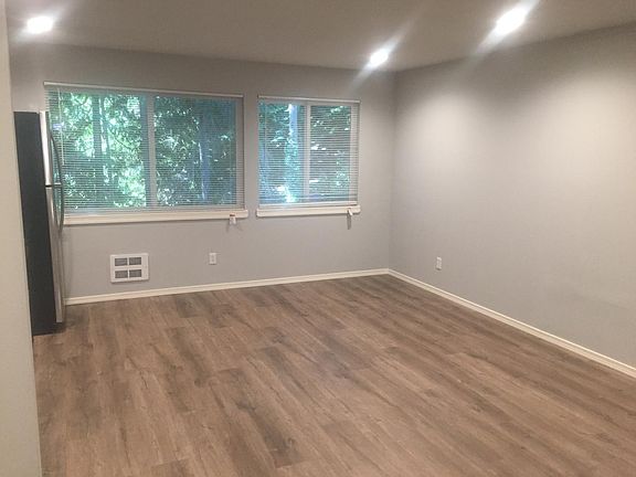 3rd image of 5624 168th St SW #5
