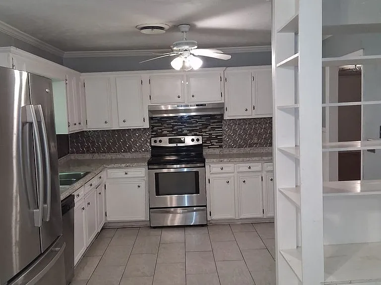 1421 Winchester St — Photo 2