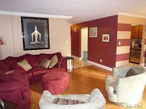 4th image of 49 Southgate Cir