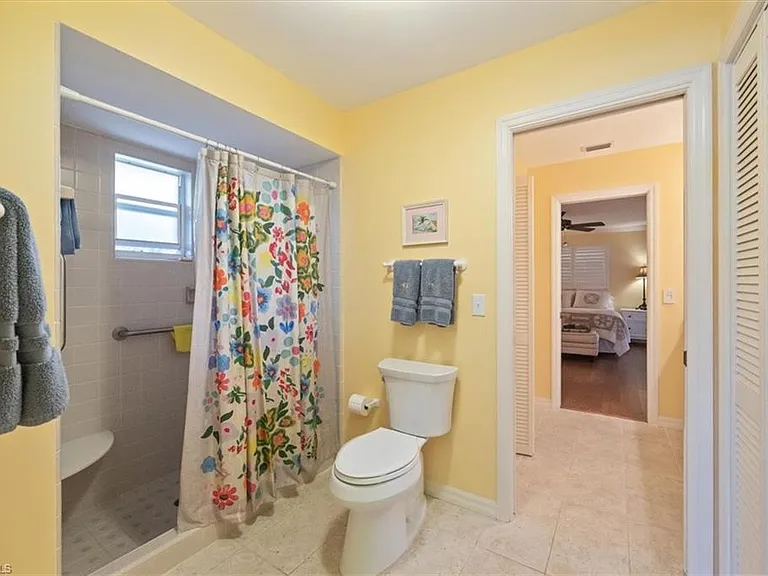 587 Parkwood Ln — Photo 12